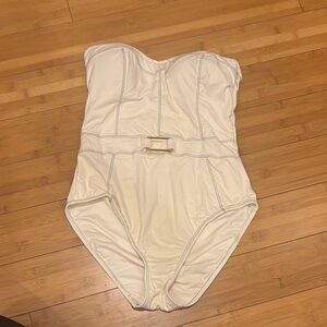 Elegant White Strapless Swimsuit